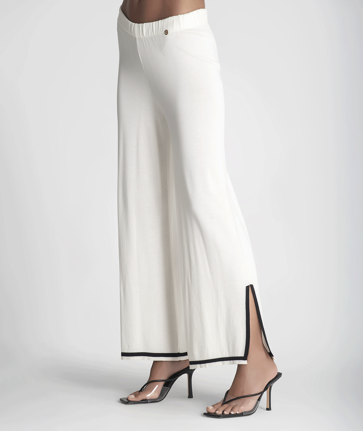Trousers with contrasting bottoms
