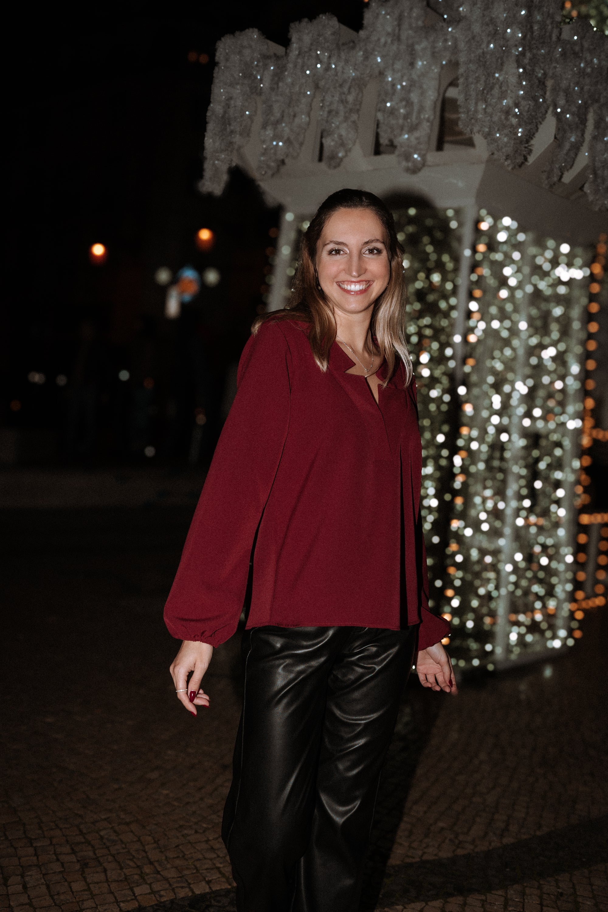 Blusa LS exclusiva con escote de estrella