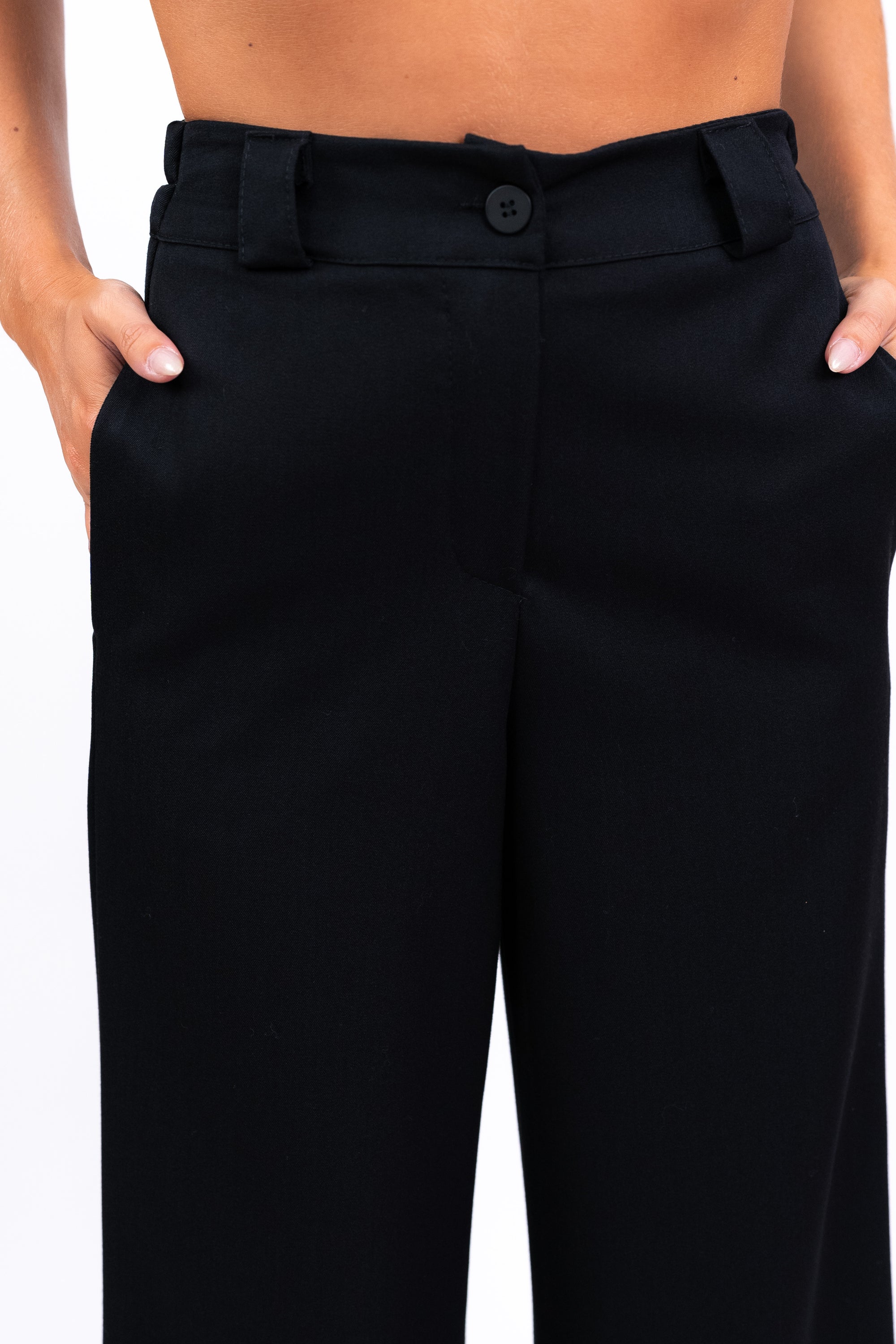 Pantalones de pierna ancha y corte recto