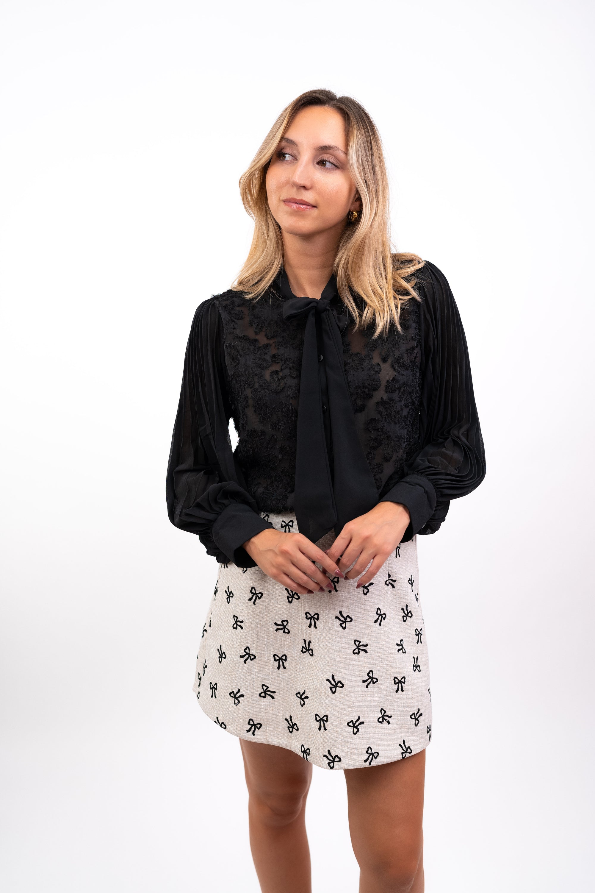 Camisa com Relevo e Mangas Plissadas