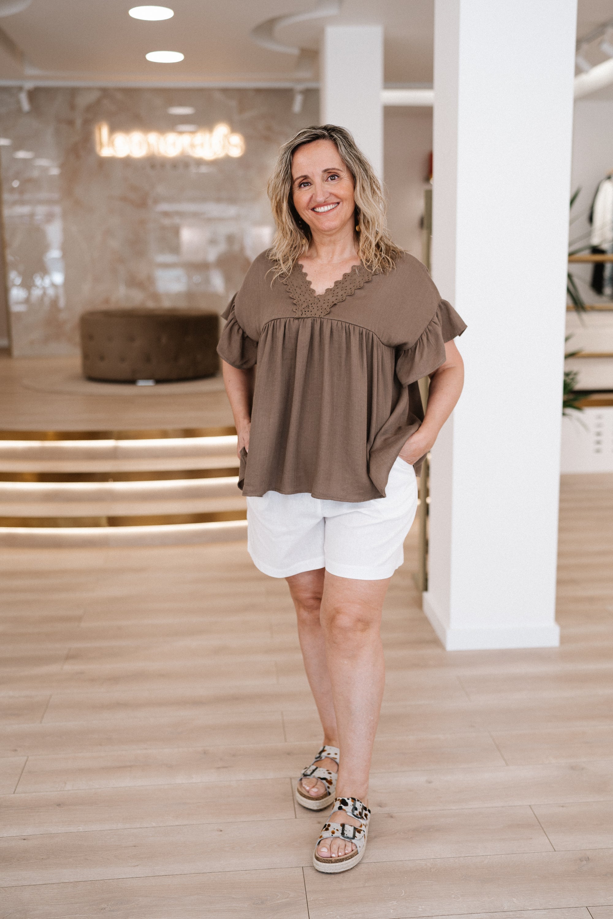 Blusa Alinhada Com Bordado Inglês