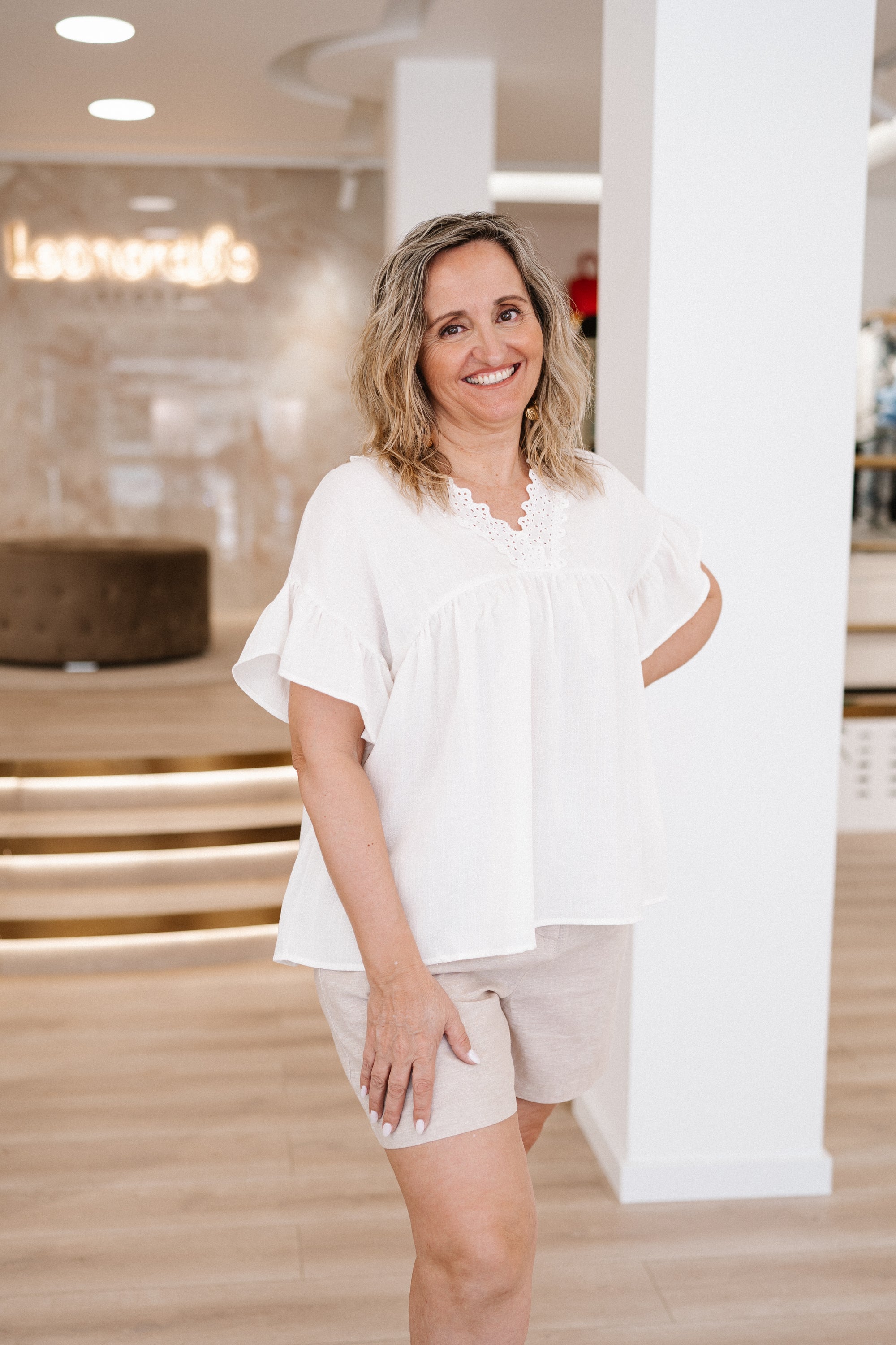 Blusa Alinhada Com Bordado Inglês