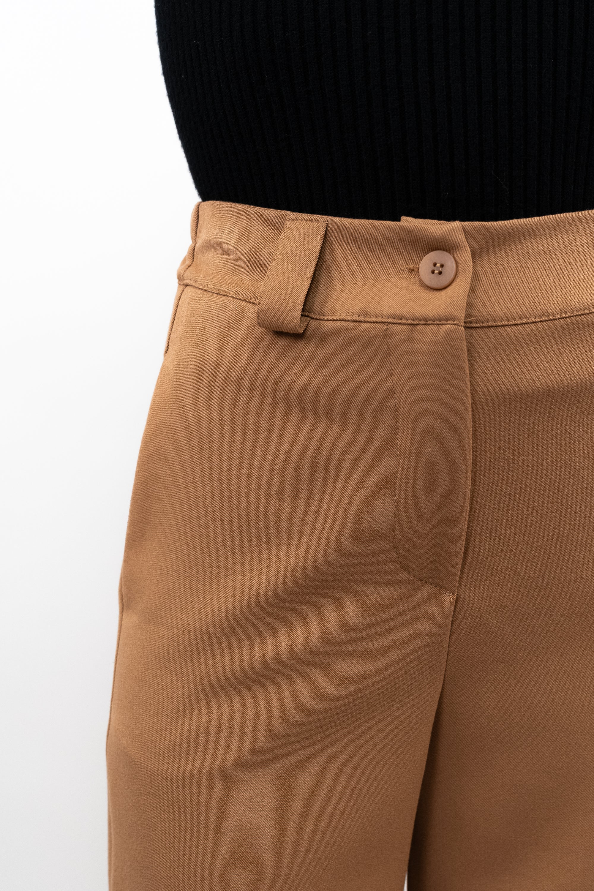 Pantalones de pierna ancha y corte recto