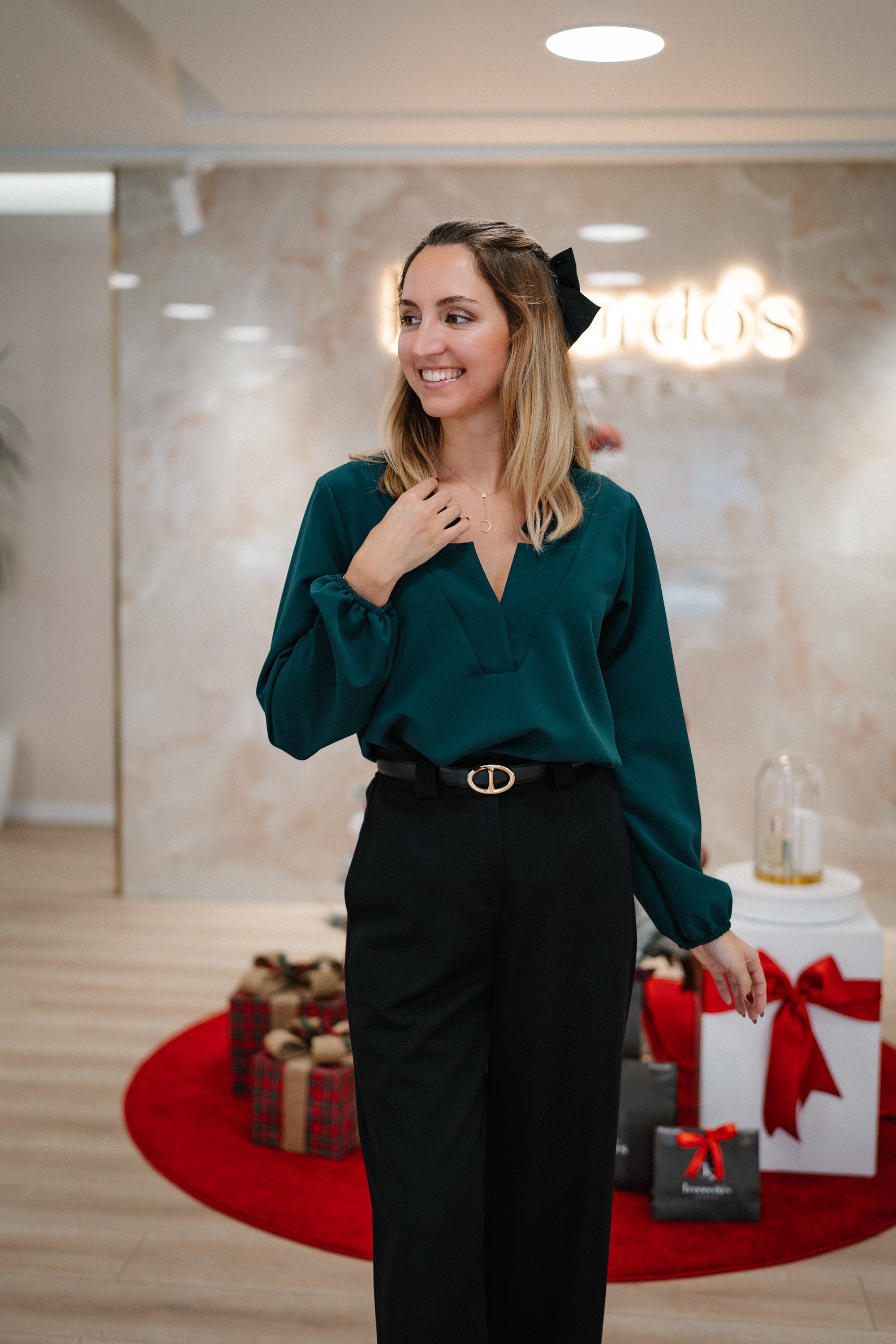 Blusa LS exclusiva con escote de estrella