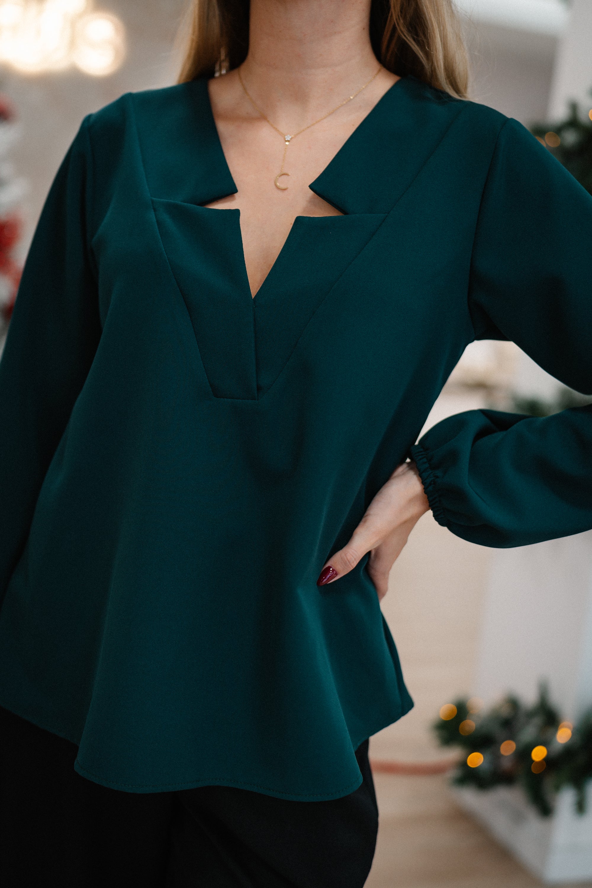 Blusa LS exclusiva con escote de estrella