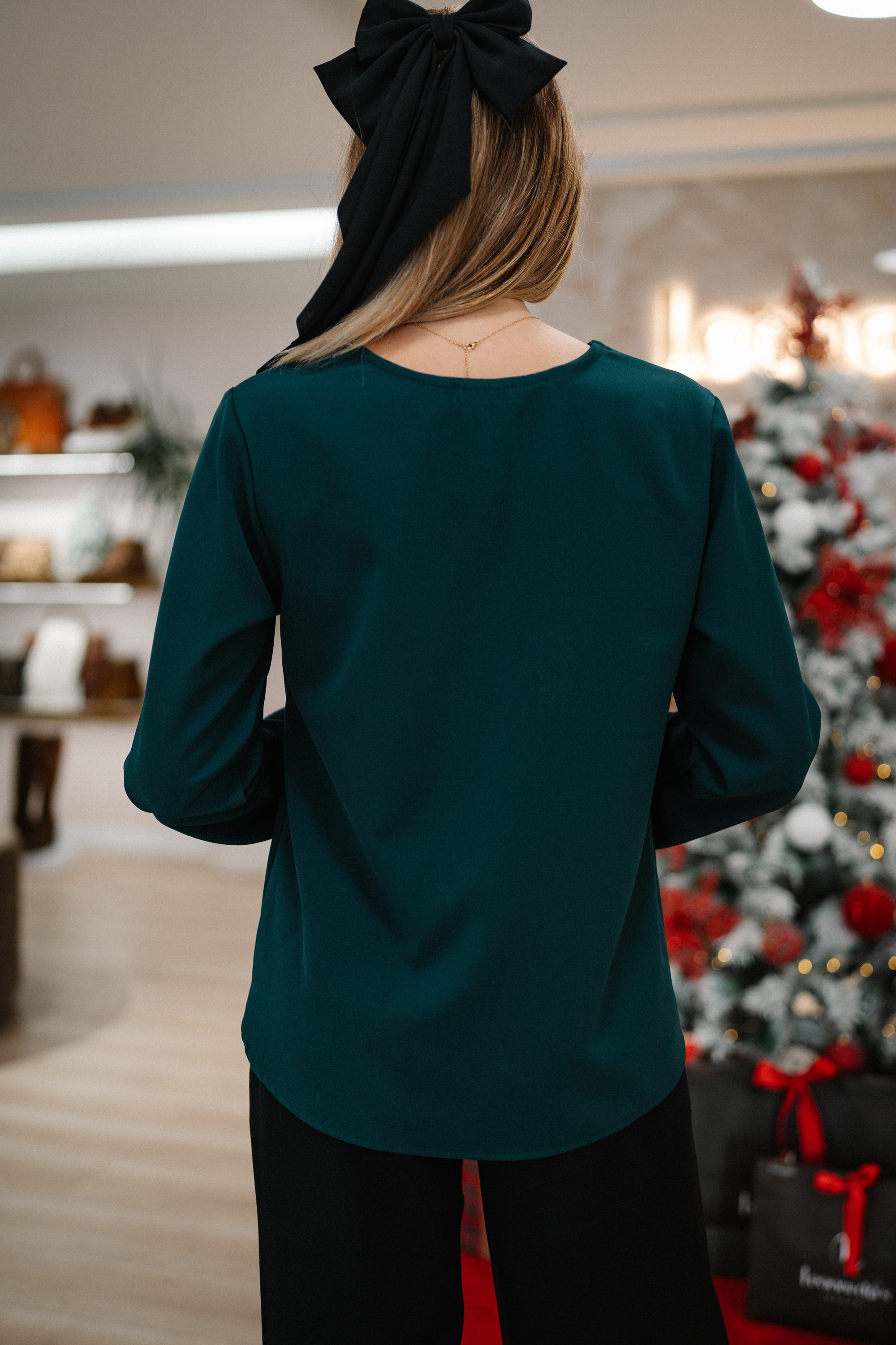 Blusa LS exclusiva con escote de estrella