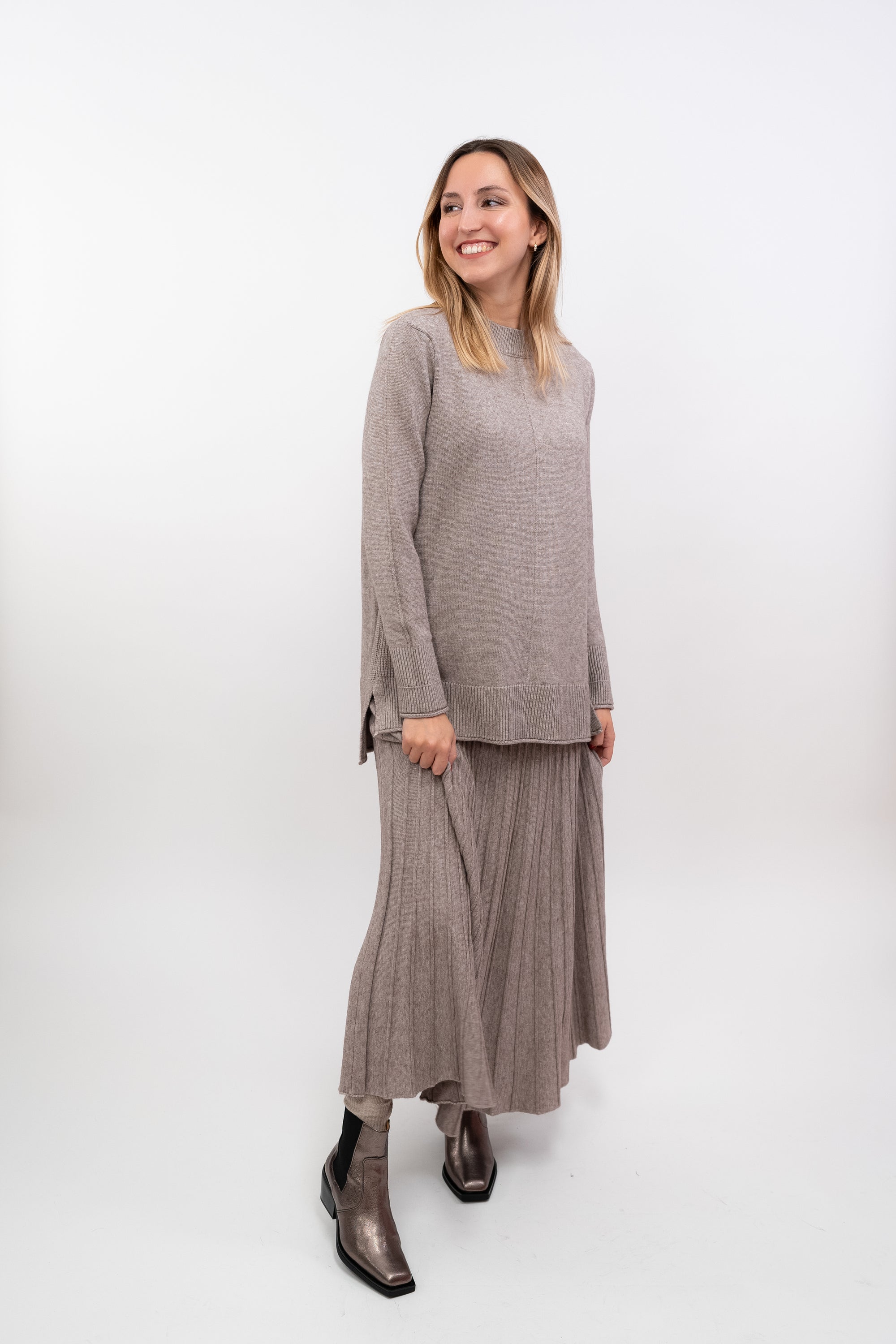 Conjunto Camisola + Saia de Malha
