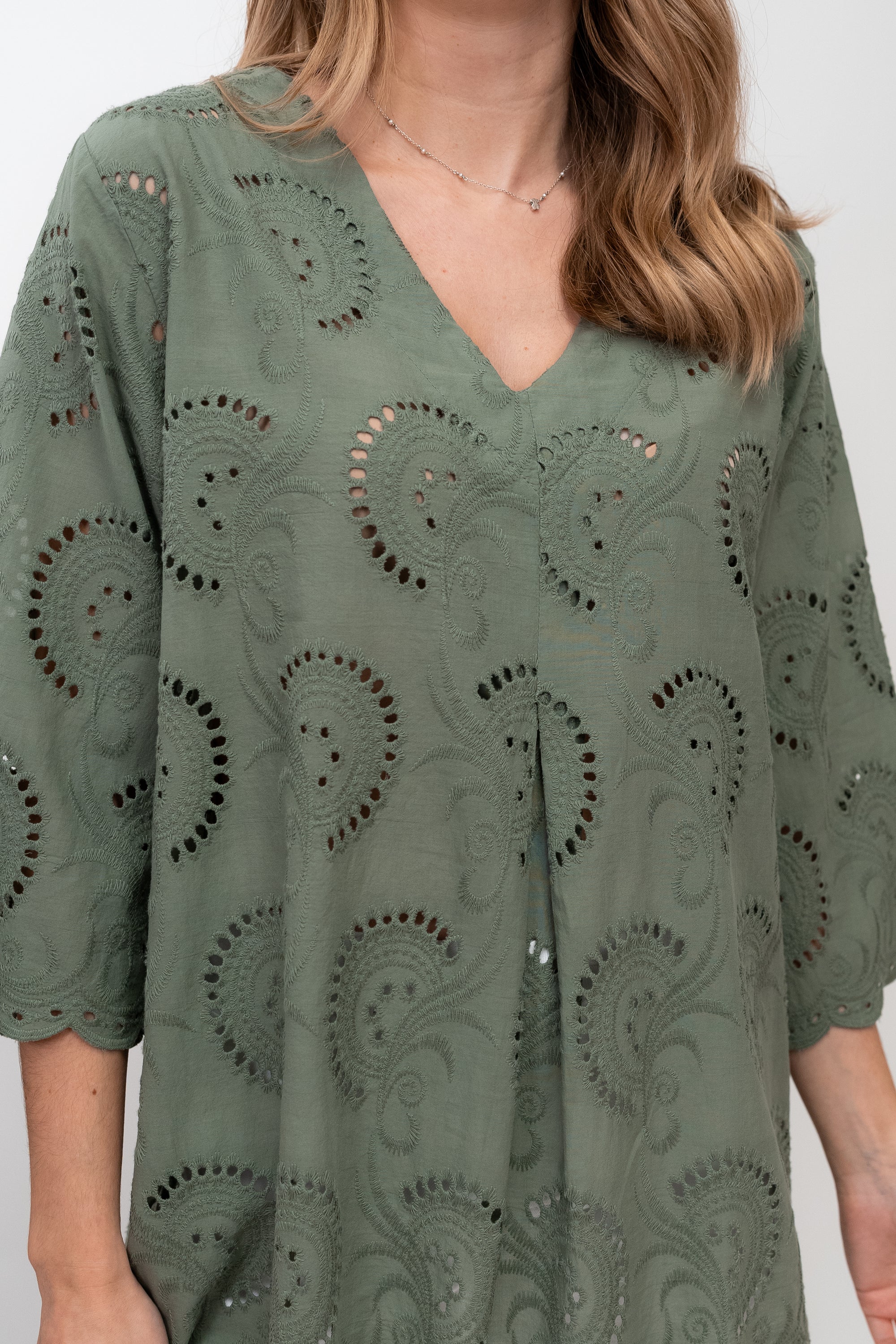 Túnica Estilo Bordado Inglês