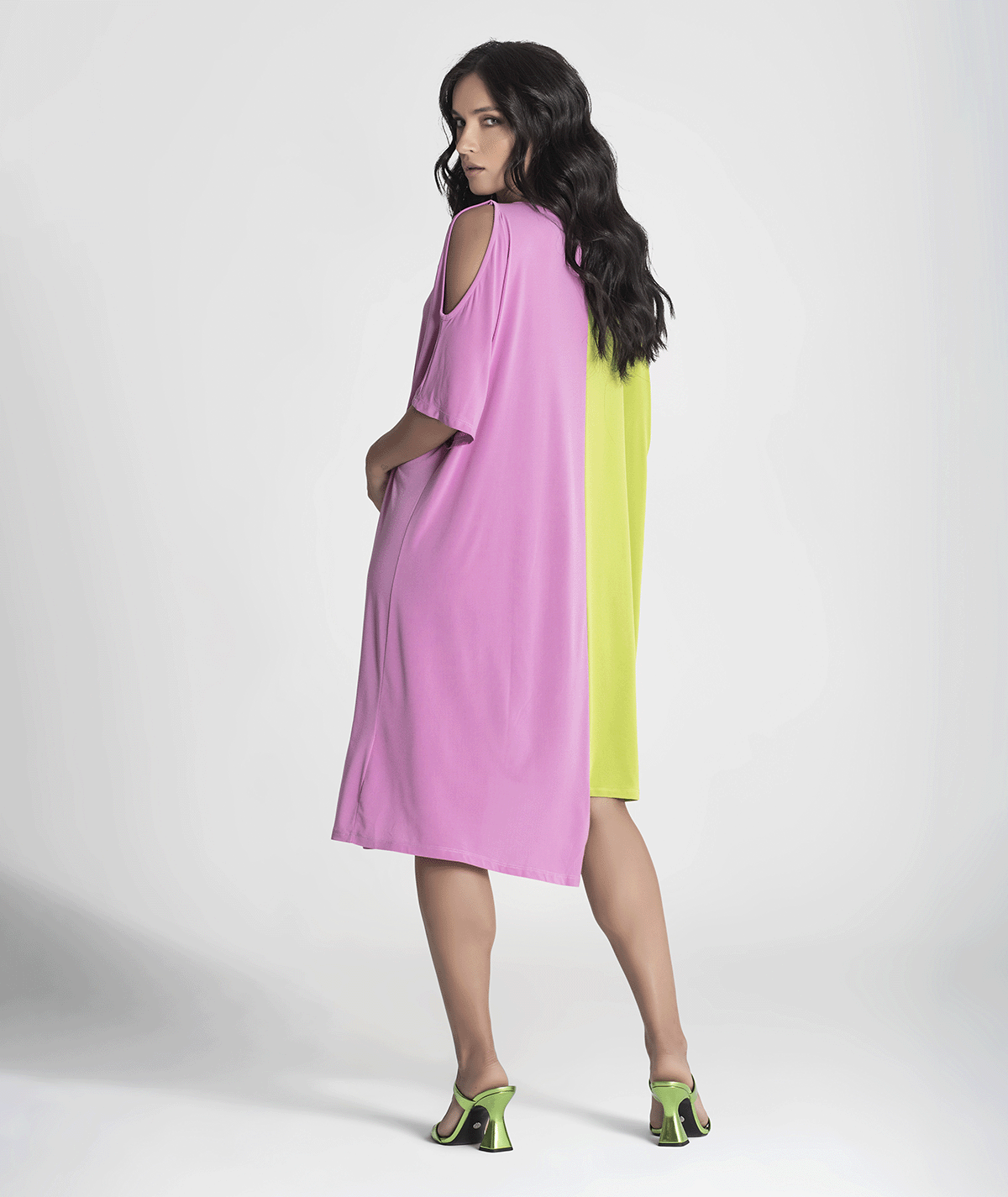 RÜGA two-tone round neckline dress