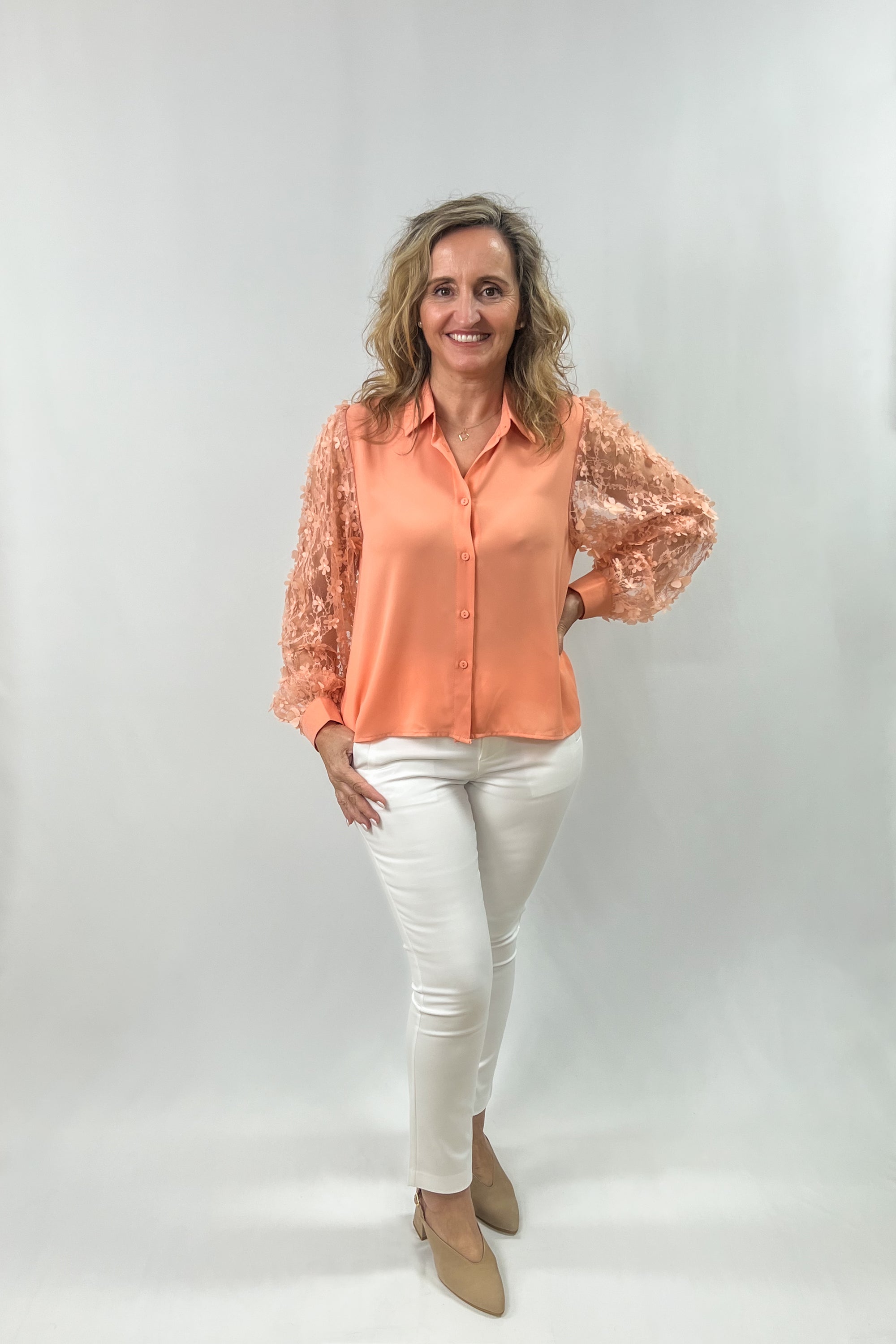 Camisa Lisa c/ Mangas em Flor