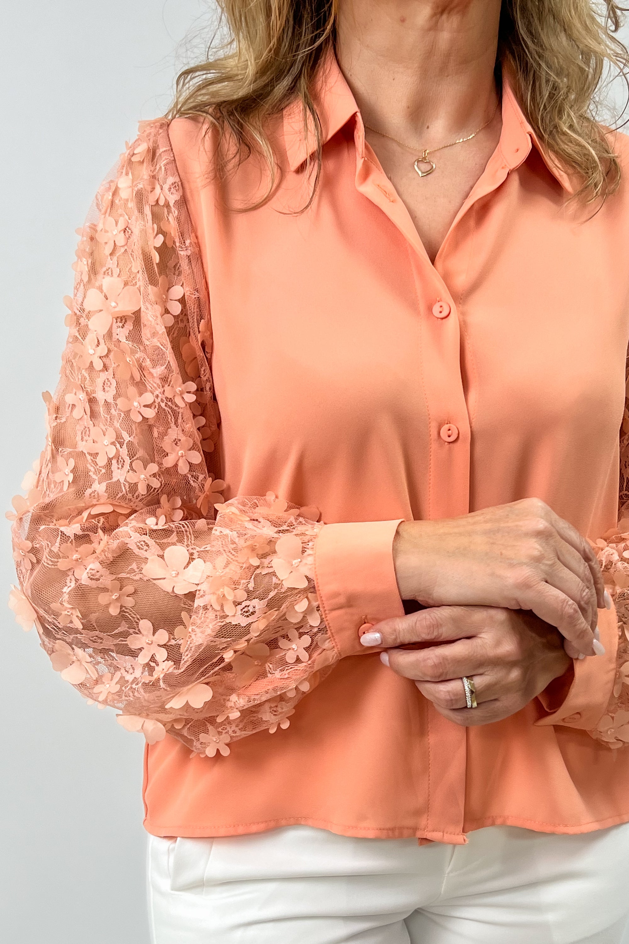 Camisa Lisa c/ Mangas em Flor