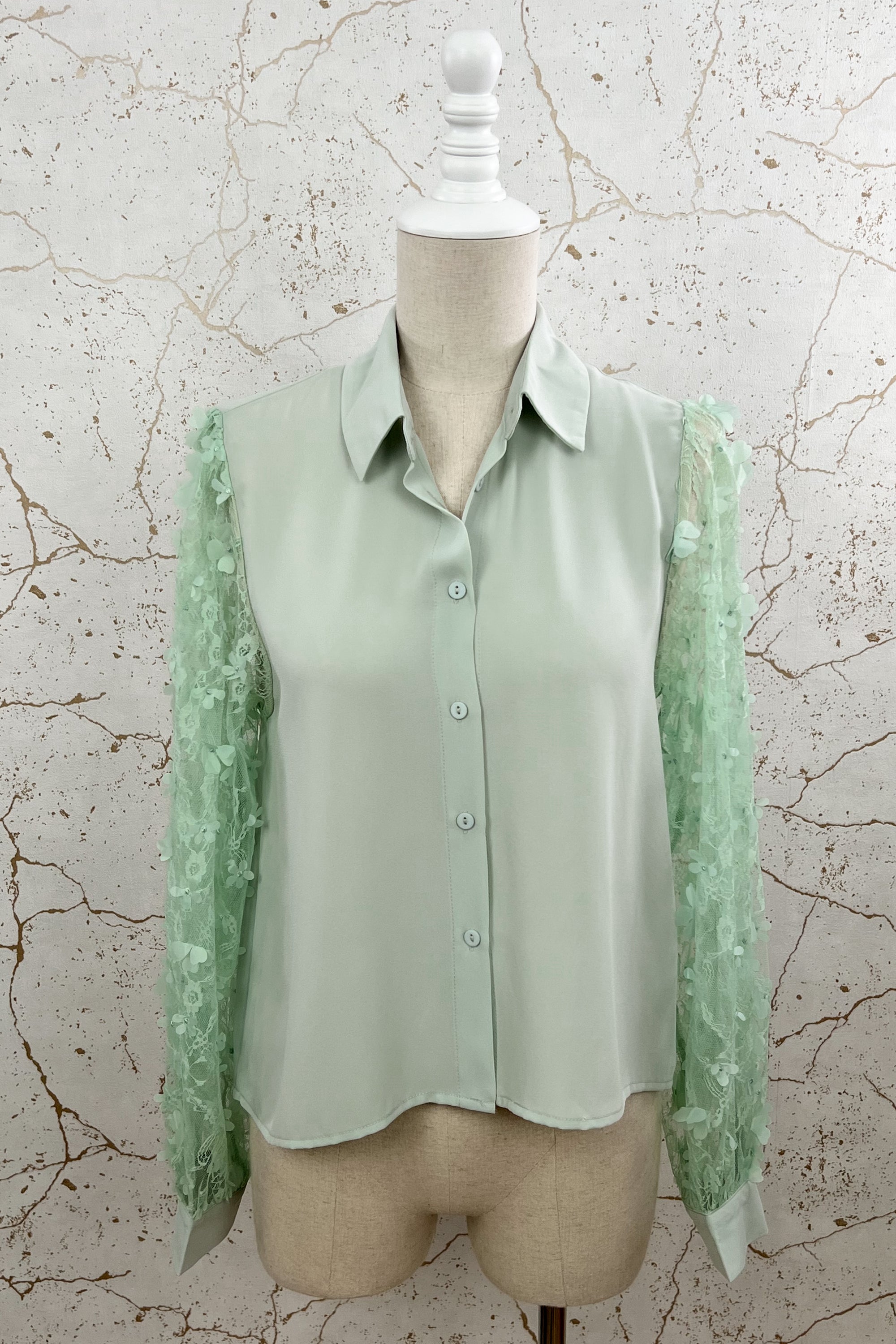 Camisa Lisa c/ Mangas em Flor