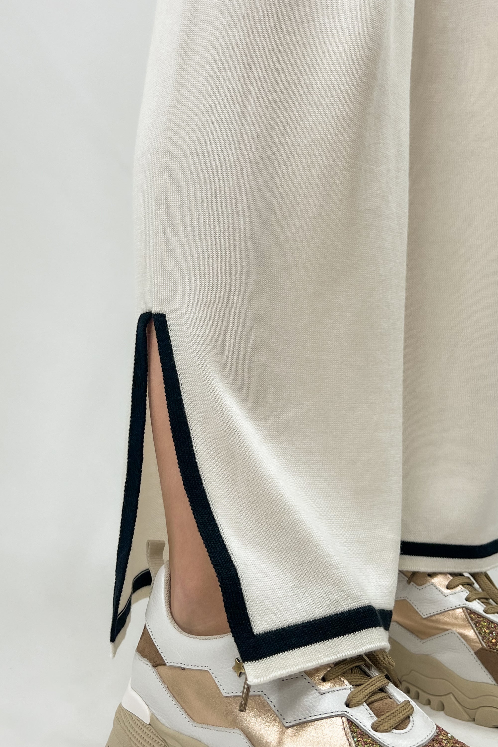 Trousers with contrasting bottoms