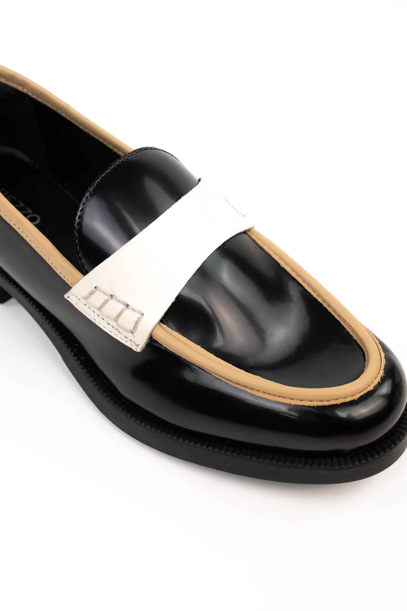Mocassim em Pele com Contraste