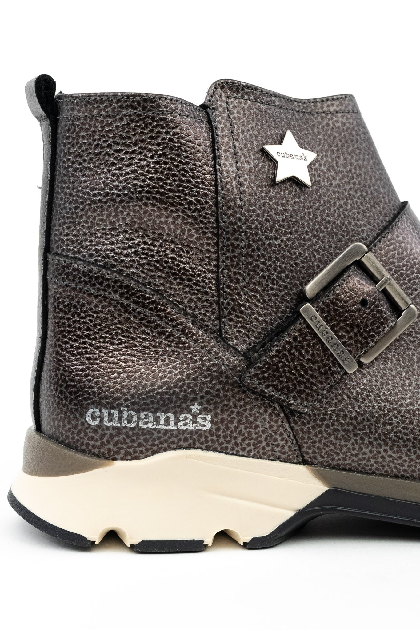 Sapato Desportivo em Pele