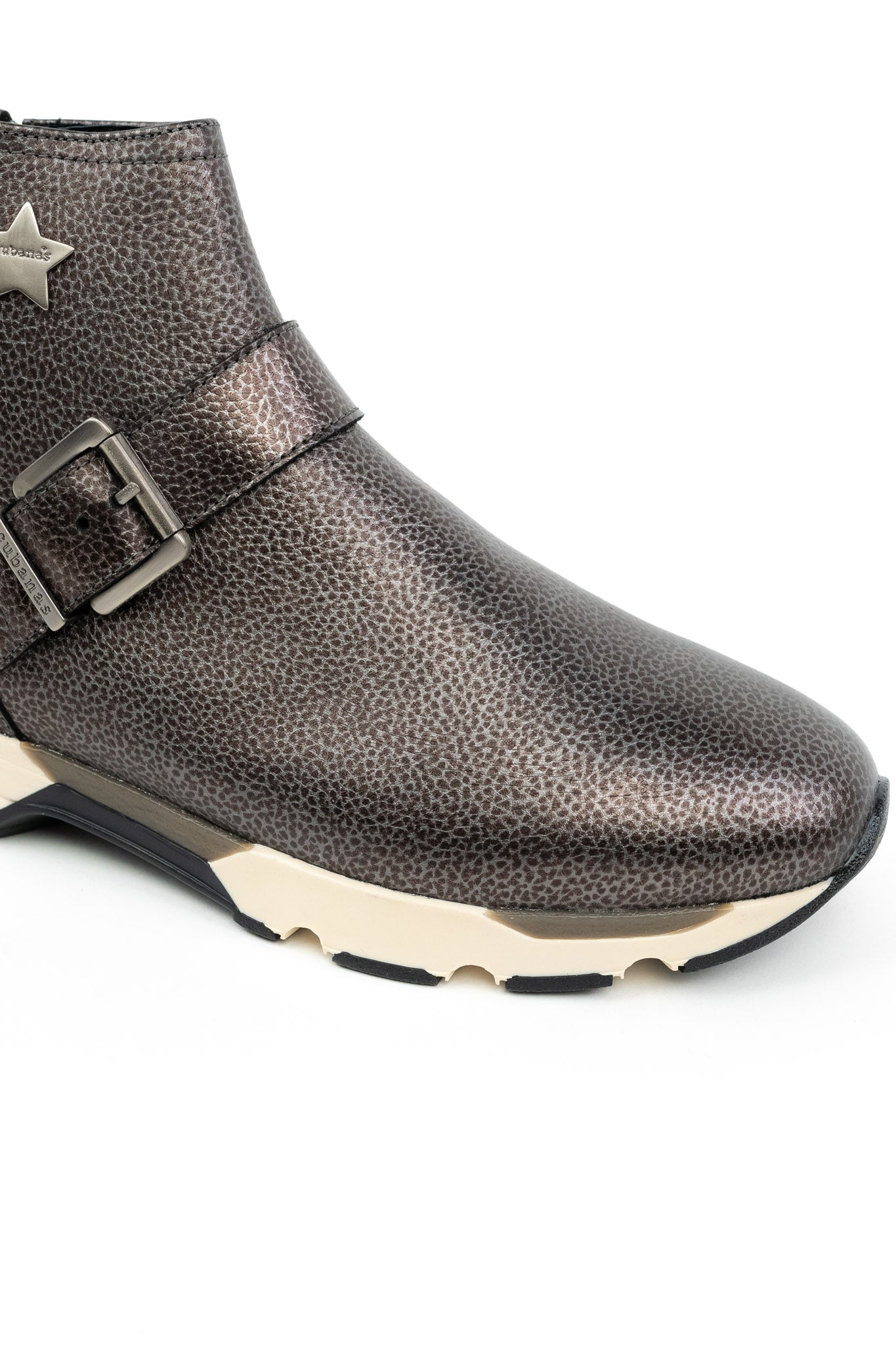 Sapato Desportivo em Pele