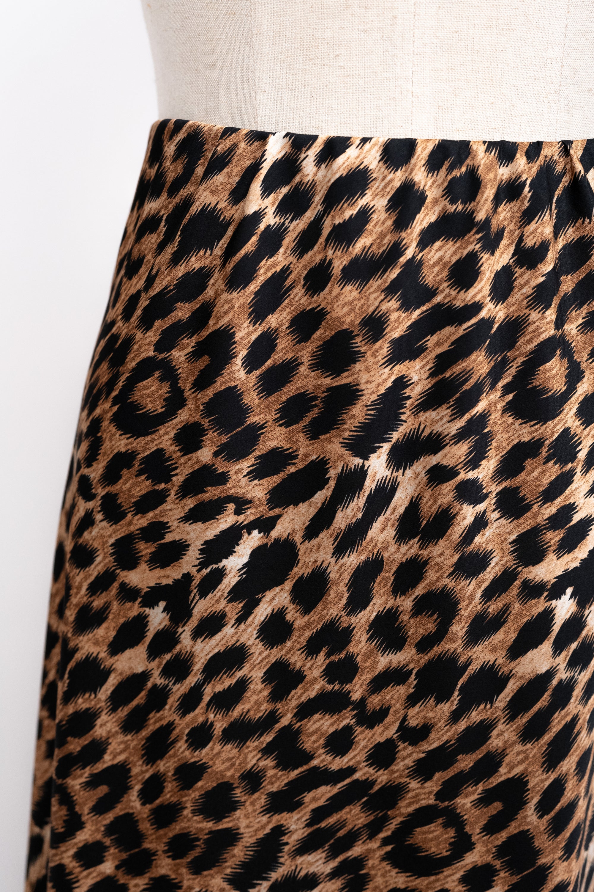 Saia Acetinada Animal Print Midi