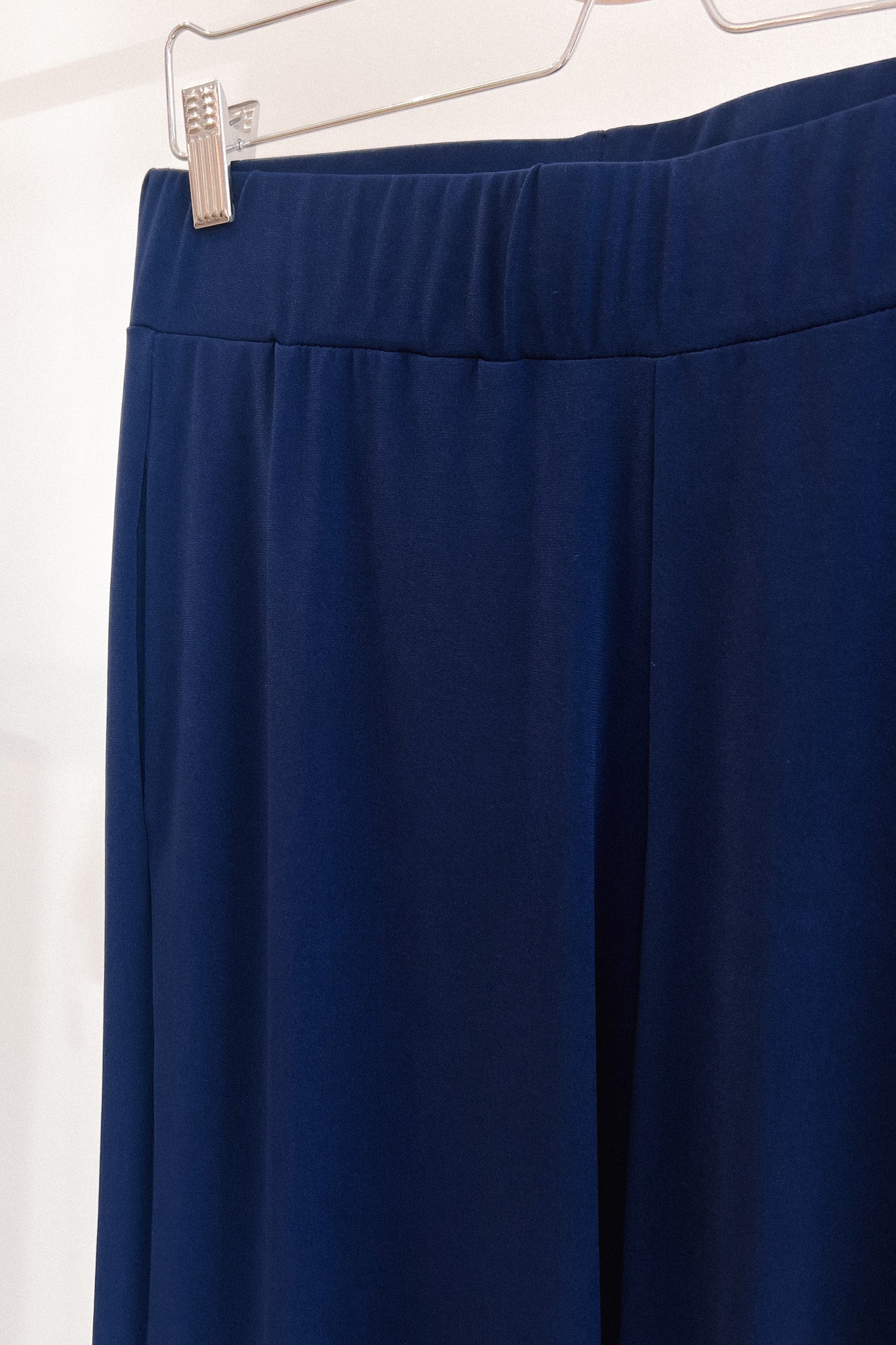Wide-leg, straight-cut trousers