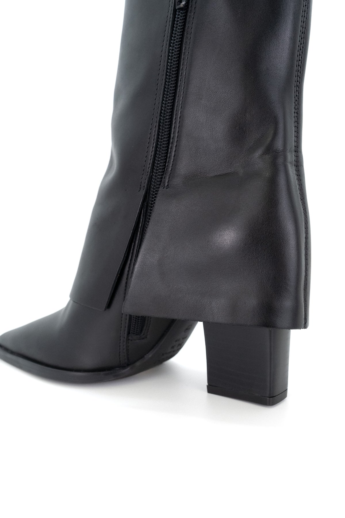 Bota em Pele de Salto Alto